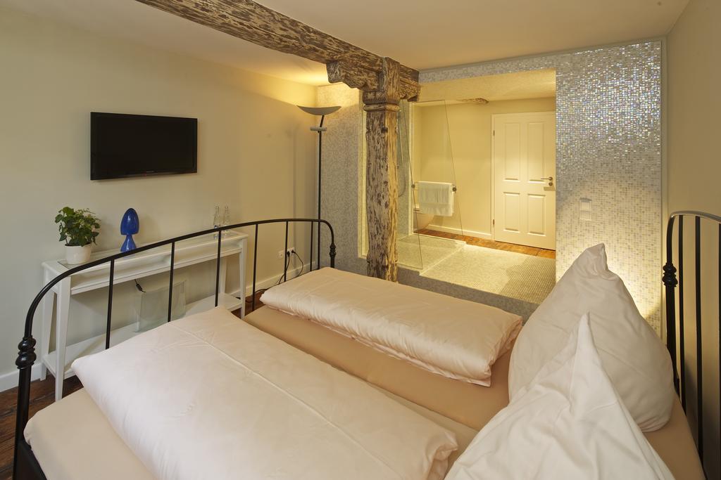 Hotel Zum Lowen Лар Номер фото