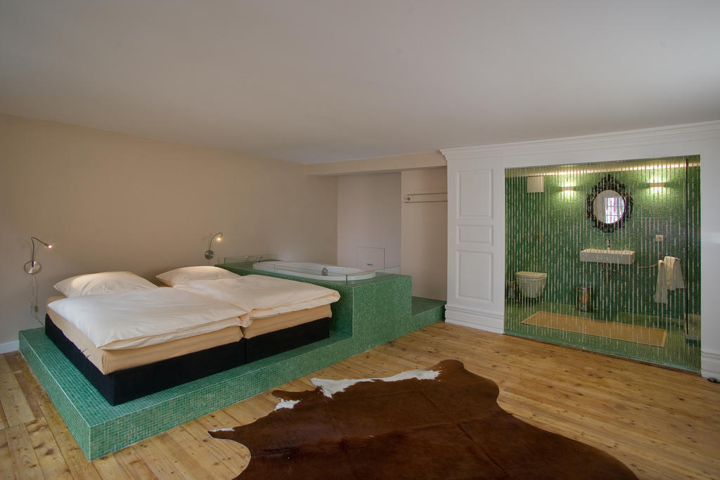 Hotel Zum Lowen Лар Номер фото